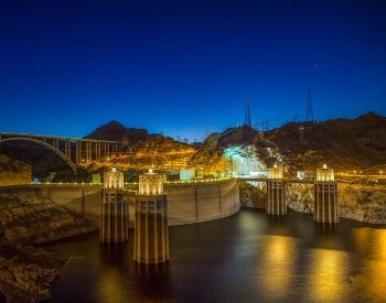 A picture of the Hoover Dam lit up at night