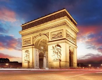 A picture of the Arc de Triomphe during a sunset